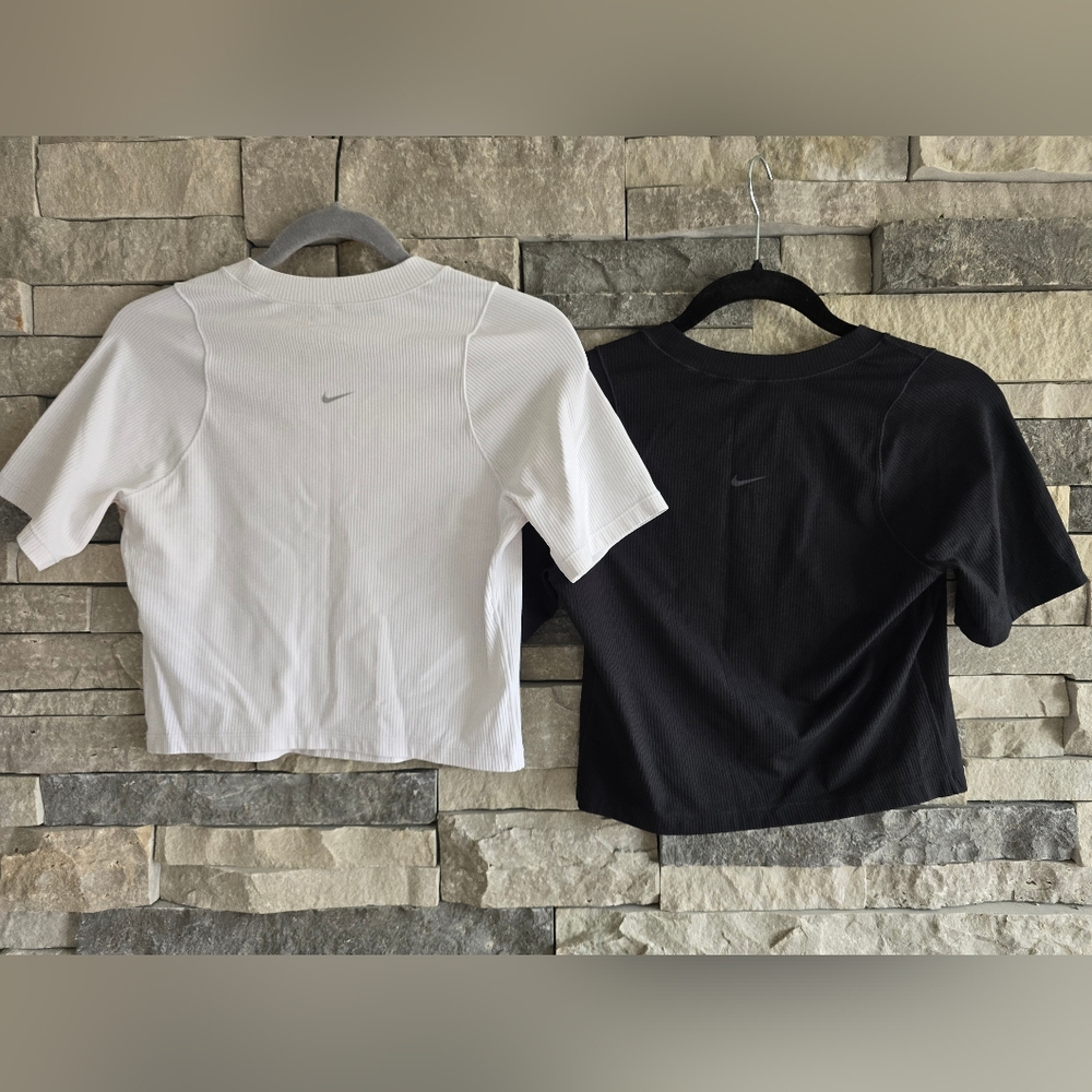 Nike Dri Fit Crop Tops Sz Med Black White